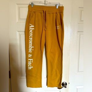 Sweatpants Abercrombie & Fitch- gently used - size M yellow